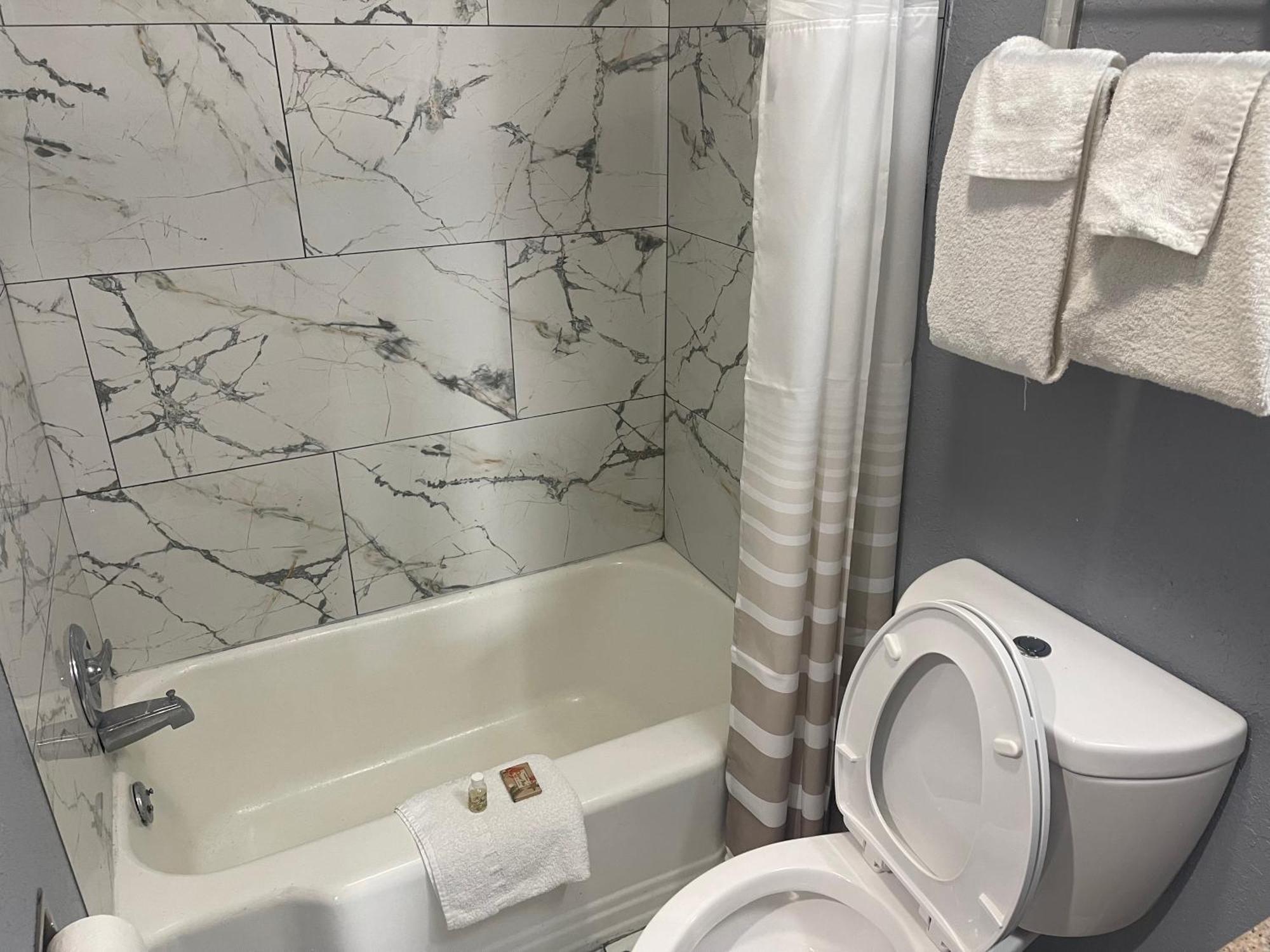Americas Best Value Inn-Savannah Esterno foto