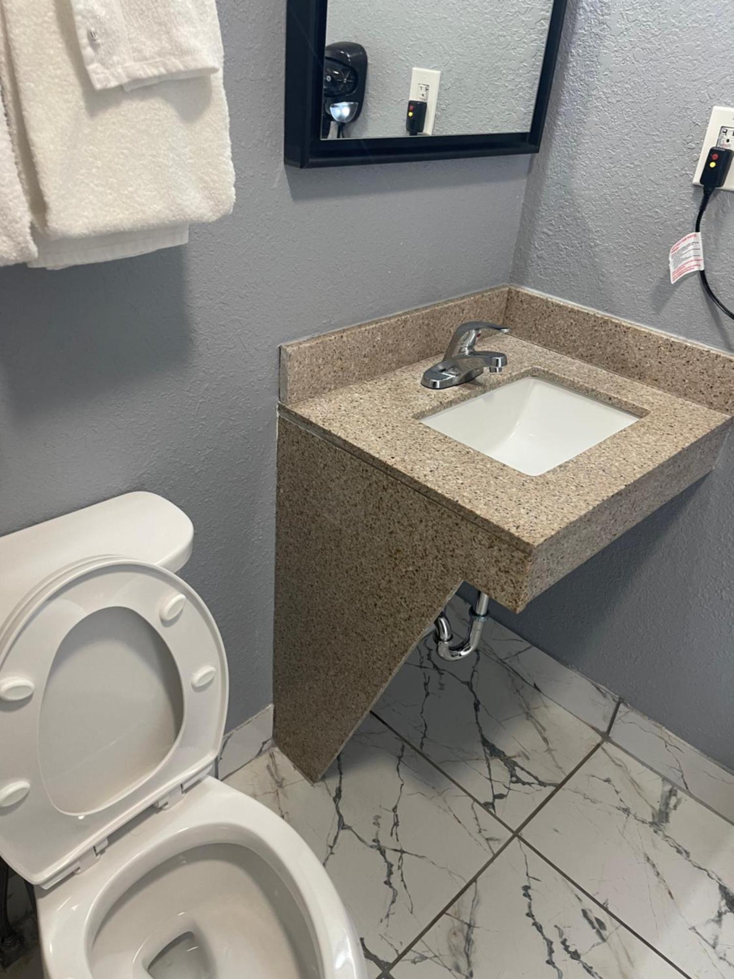 Americas Best Value Inn-Savannah Esterno foto