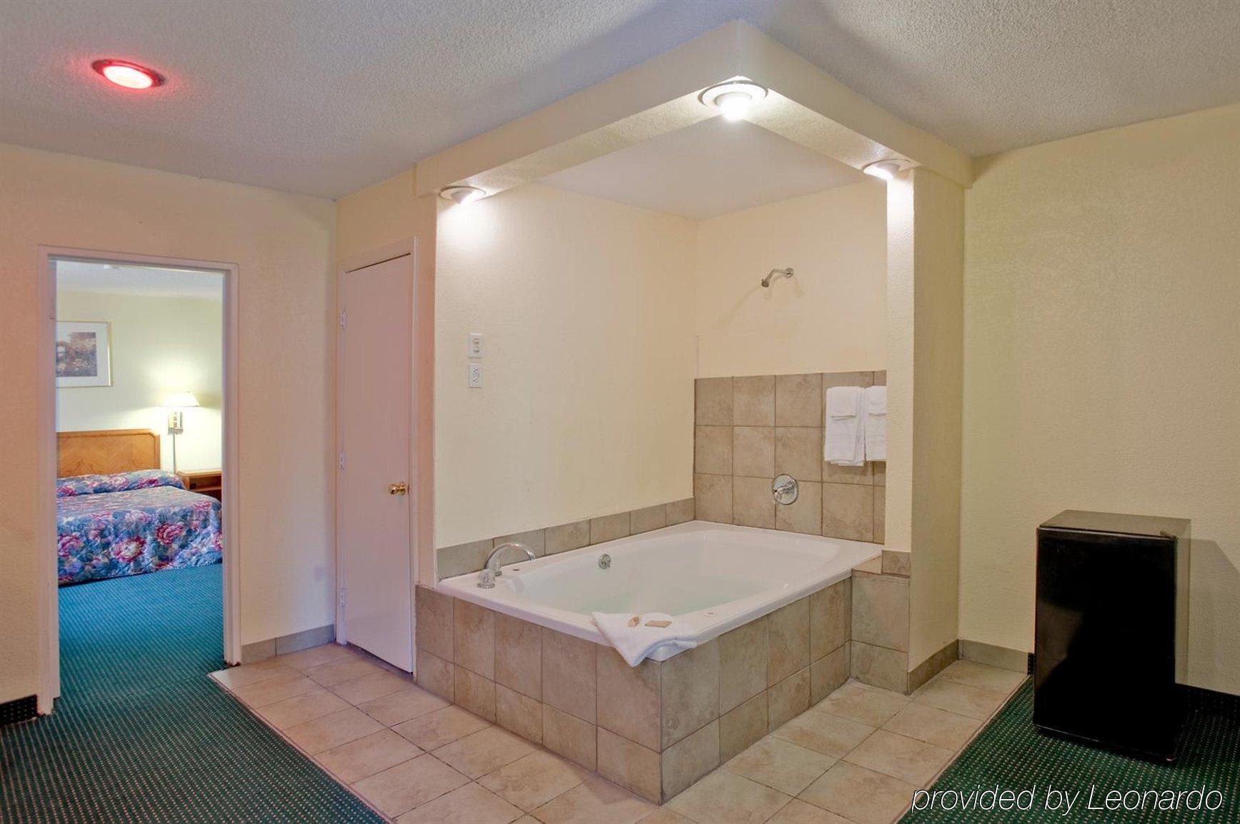 Americas Best Value Inn-Savannah Esterno foto
